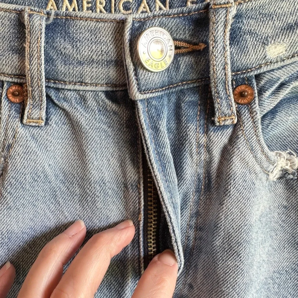 American Eagle Baggy Jean Women Light Wash Distressed High Rise Denim 000 Short